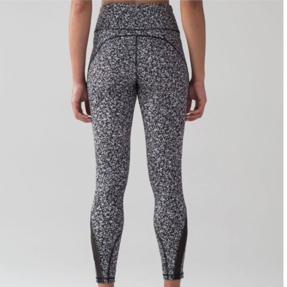 Lululemon Women's Invigorate Tight in Daisy Dust Alpine White Size 4 - Picture 2 of 10